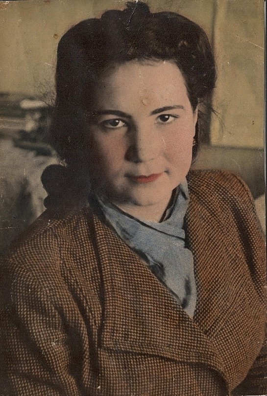 Мама автора – Зуррательзинан Закиевна в период учёбы в мединституте в Уфе