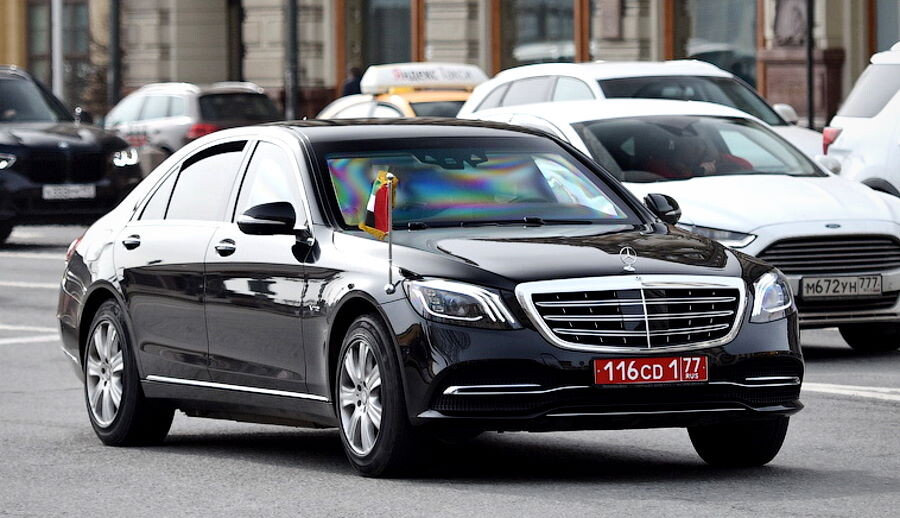 Предыдущий автомобиль посла ОАЭ (фото с сайта Platesmania.com)