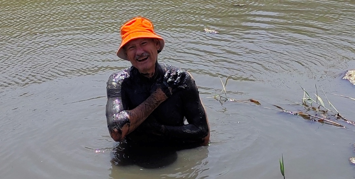 Грязь она такая- грязная! :)