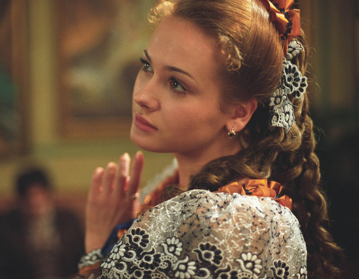 Анна Горшкова кадр из сериала «Бедная Настя»