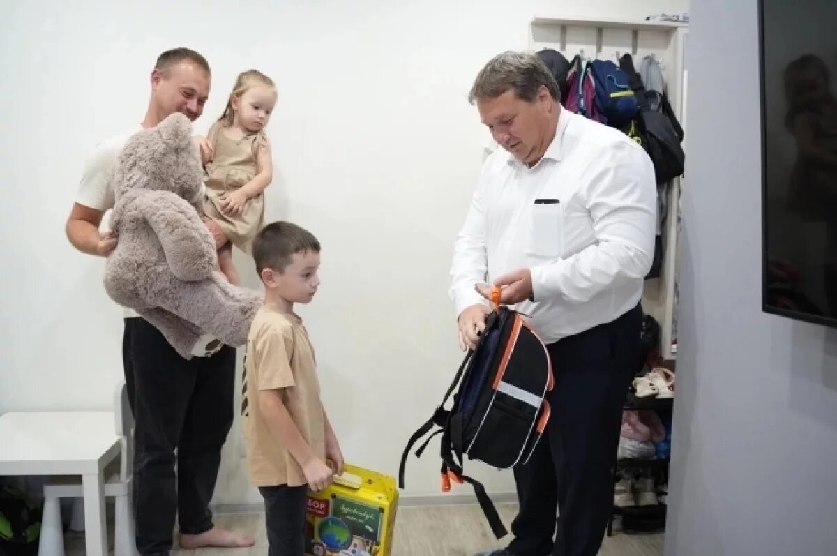    Мэр помог собраться в школу ребёнку из лучшей молодой семьи Ульяновска