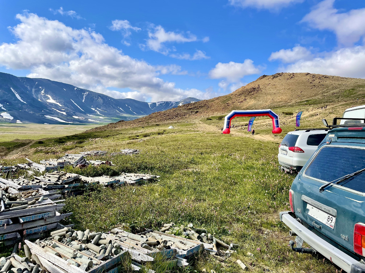 Сбор участников у подножия Рай-Из.