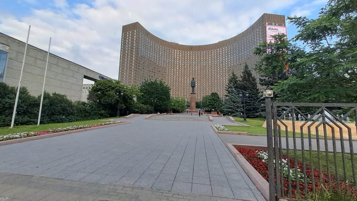 Гостиница Космос