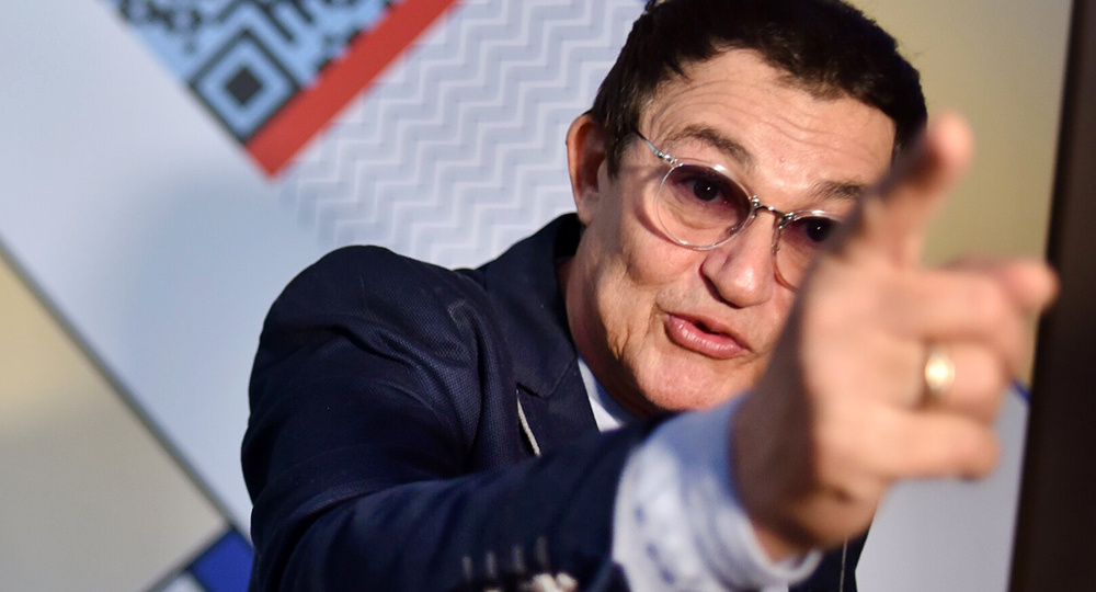 "Косноязычна, вульгарна, у нее даже нет образования!" За что в окружении Диброва недолюбливают Полину