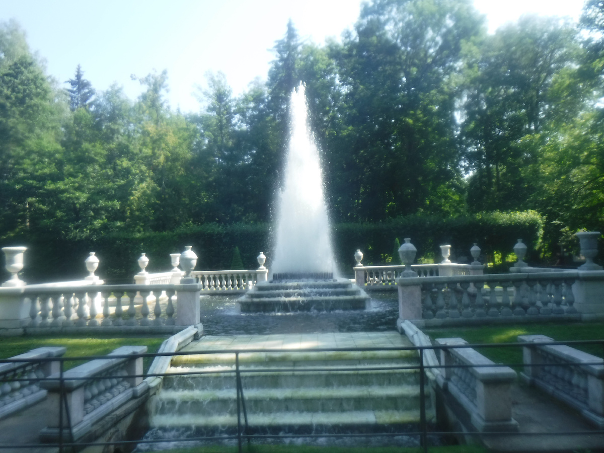 Фонтан "Пирамида"