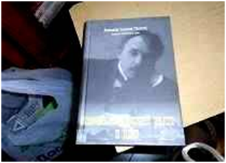 Книга-буклет самарского литератора, общественного и театрального деятеля А. А. Смирнова-Треплева «Старый Самарский театр и быт» . Изображение из открытых источников в интернете