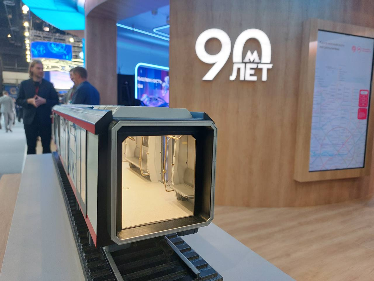Макет поезда метро «Москва-2026» на ПМЭФ. Источник: Vgudok/Telegram