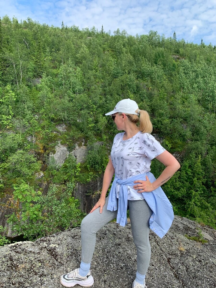 На краю обрыва, в озеро гляжу💚😍🩵