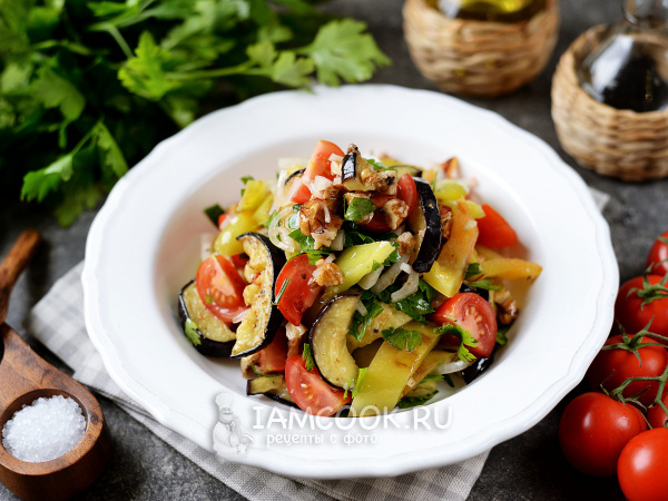 Наконец-то пришло время наших баклажанных салатов: всегда вкусно и никто не отказывается