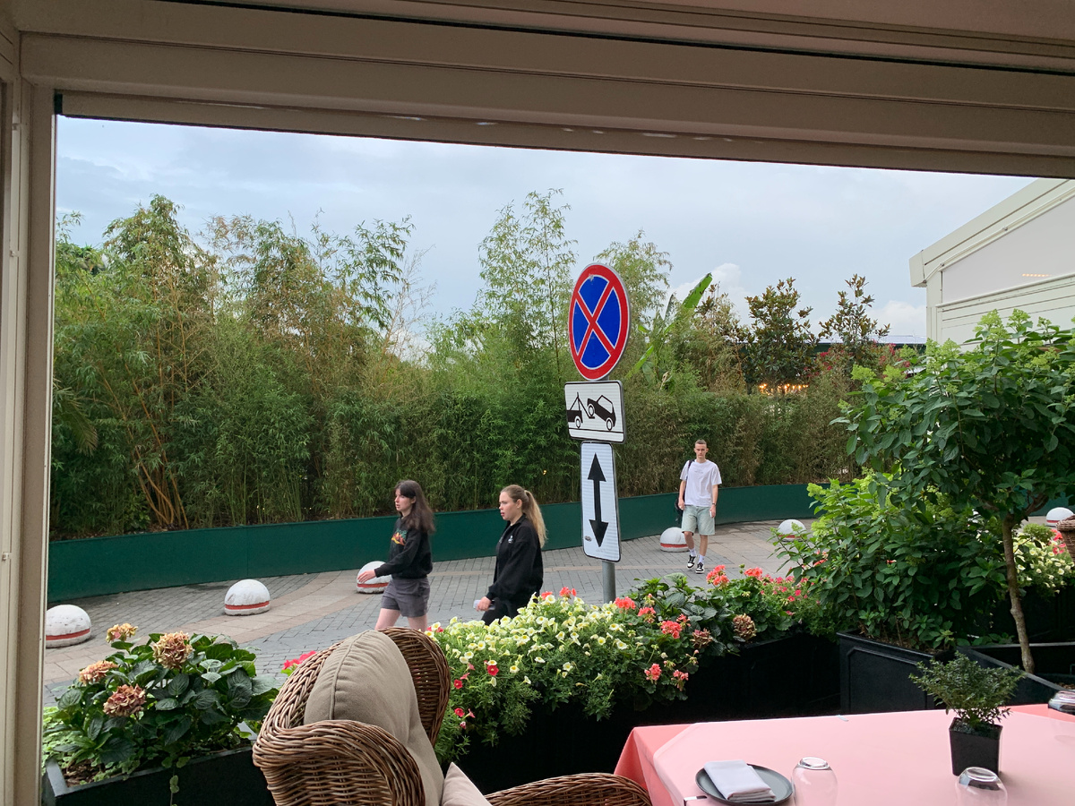 Вид с террасы бара "Московский": Манежная площадь