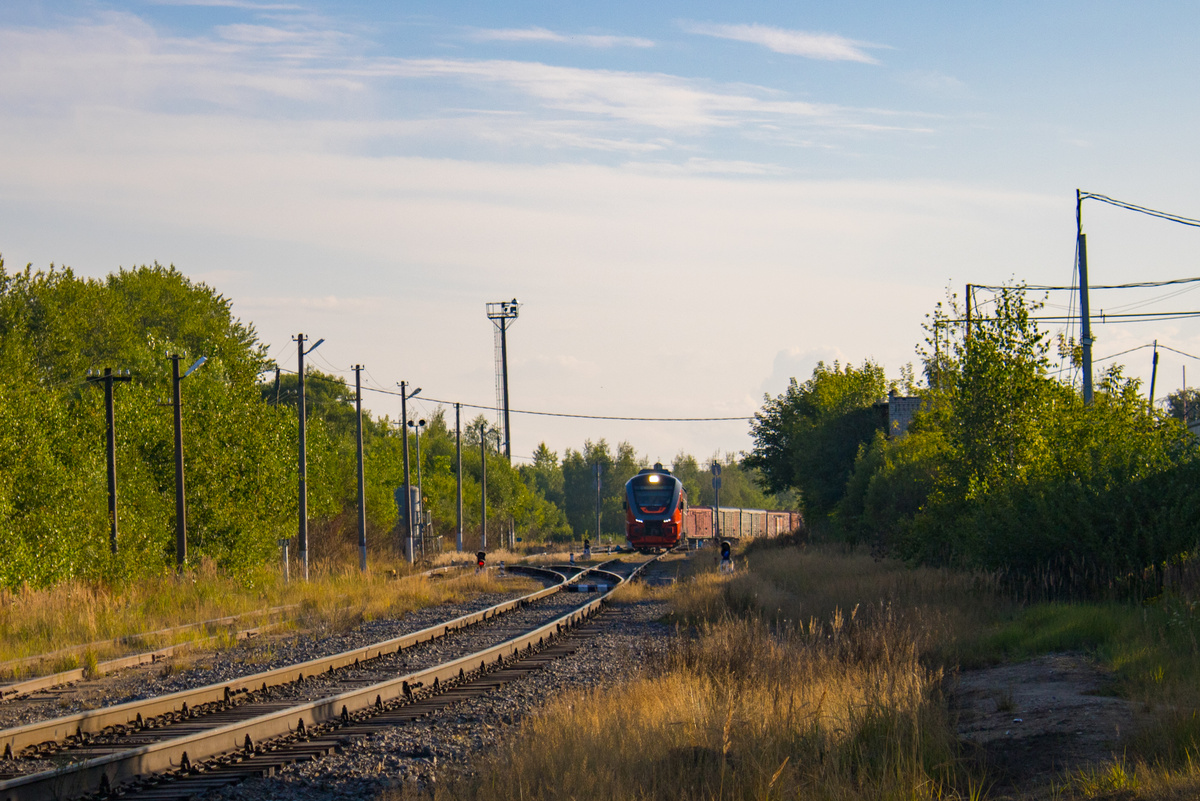 Вечерняя железнодорожная фотозарисовка: горловина станции Кольчугино и рельсовый автобус РА3 "Орлан".