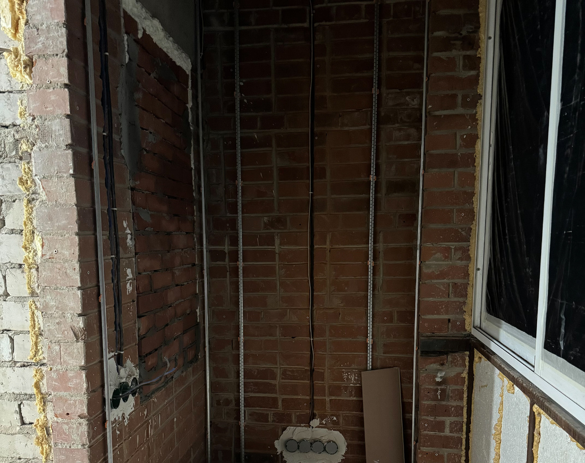 Заложенное окно на кухне — неожиданный сюрприз старого ремонта, ставший частью новой истории