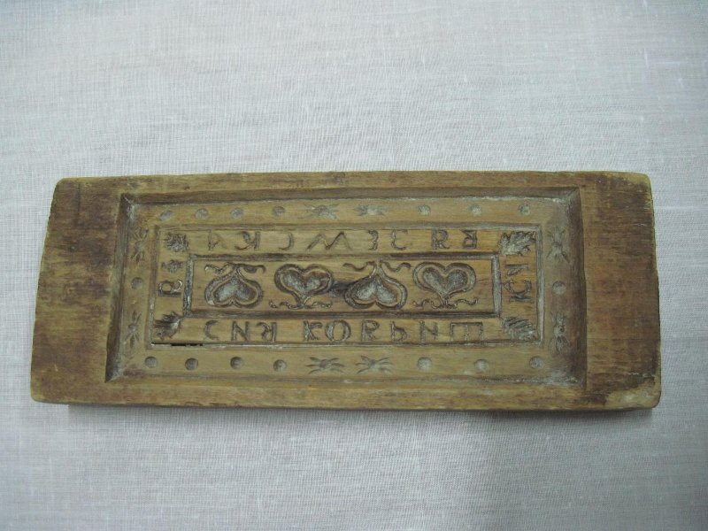 Пряничная доска с надписью «Сия коврижка вяземская», XIX век. © Тотемское музейное объединение