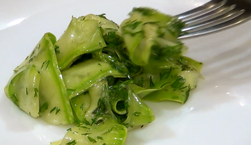 Вот так выглядят молодые кабачки через 2 часа маринования - никто не верит, что это не экзотический деликатес