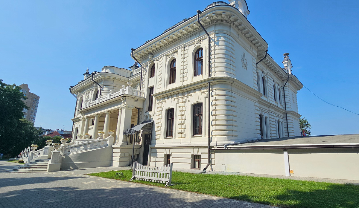 Дом со стороны парка