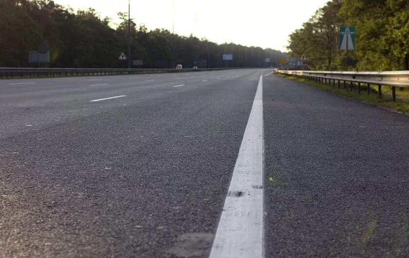 Фото заимствовано - https://imerica.ru/sploshnaya-polosa-na-obochine