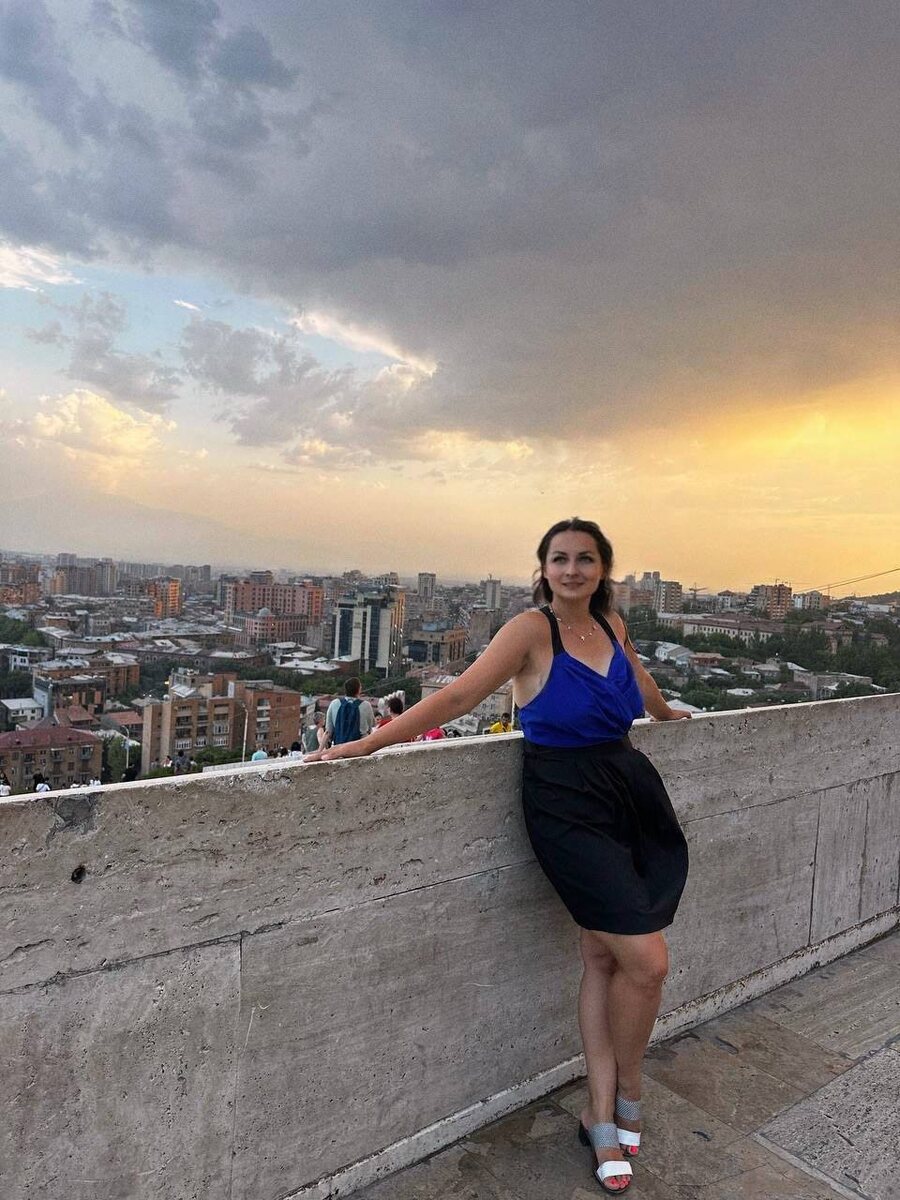 Говорят, августовские закаты - самые яркие. Надо проверить... 