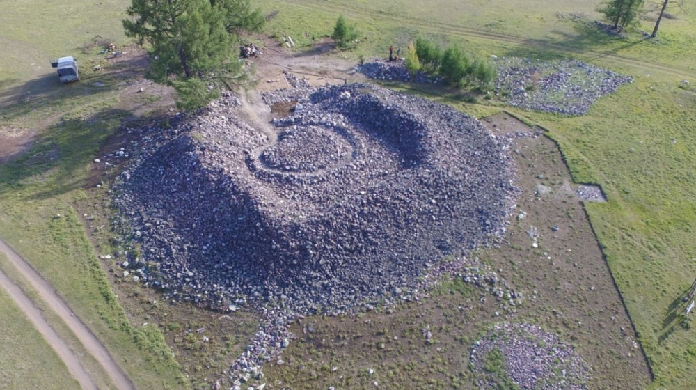    Тайны курганов: Алтайские мегалиты