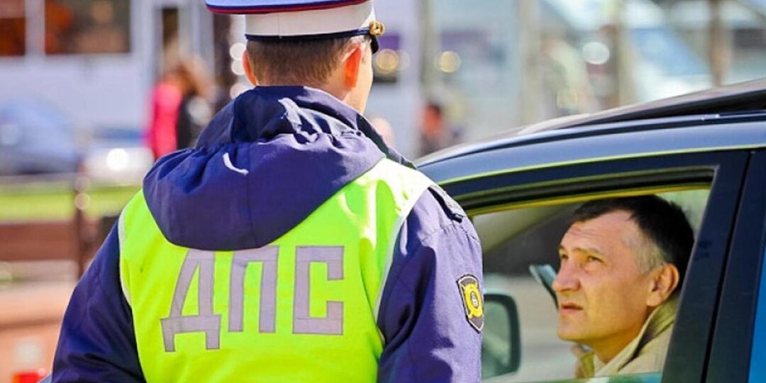 Опасная ошибка при остановке инспектором ГИБДД, которая может обернуться штрафом: как вести себя