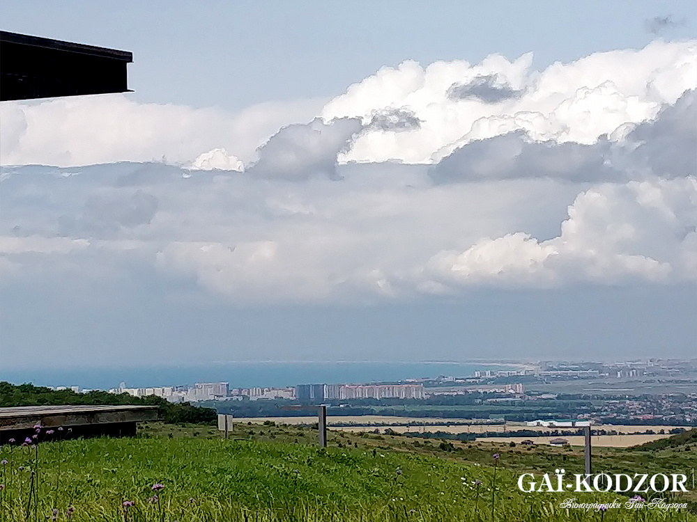 Я увеличил фото чтобы вы его тоже разглядели. 