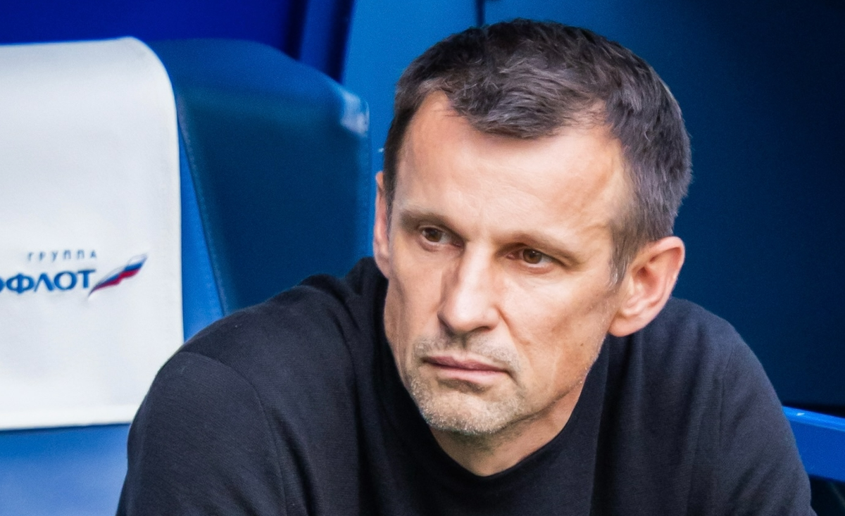 Сергей Семак на старте чемпионата-2025/26 в глубоких думах. Фото: ФК "Зенит"