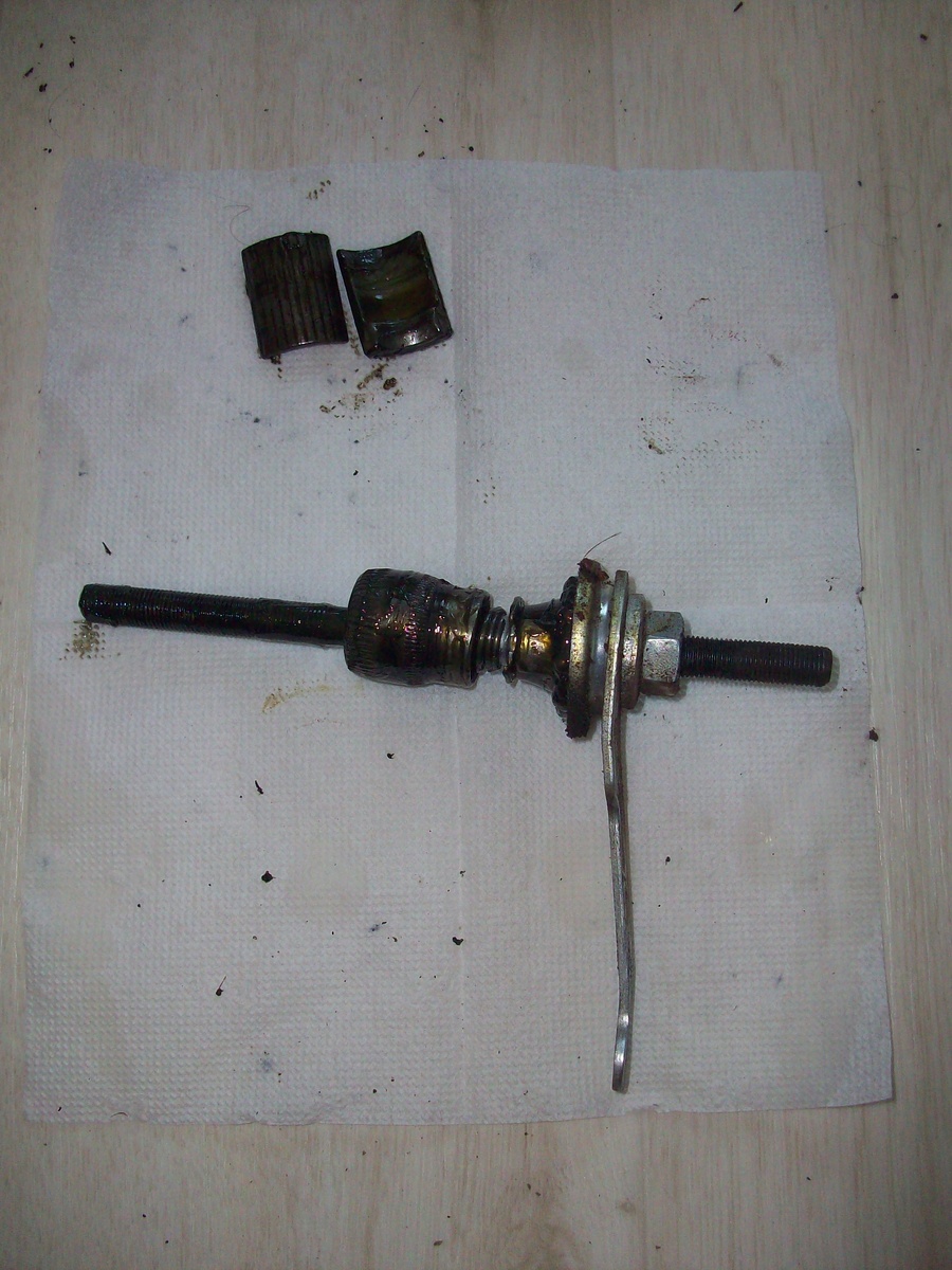 Внутренности задней тормозной втулки после 89км пробега. Источник: фото автора