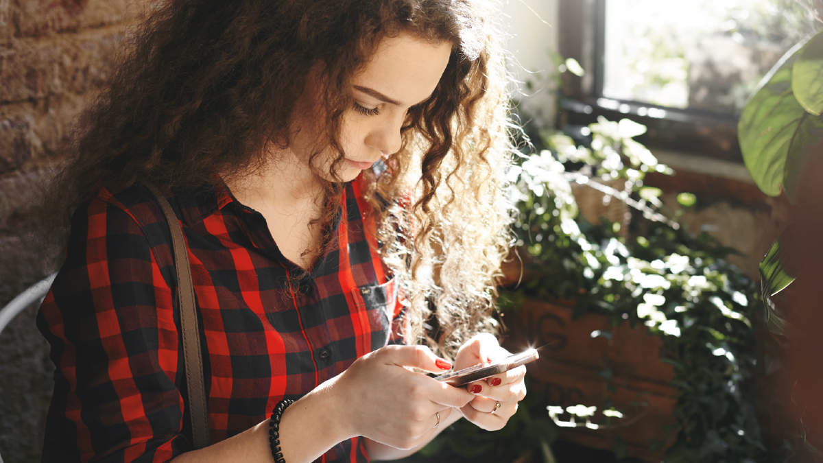 Смартфон с нами 24/7, поэтому реклама в интернете сегодня самая эффективная