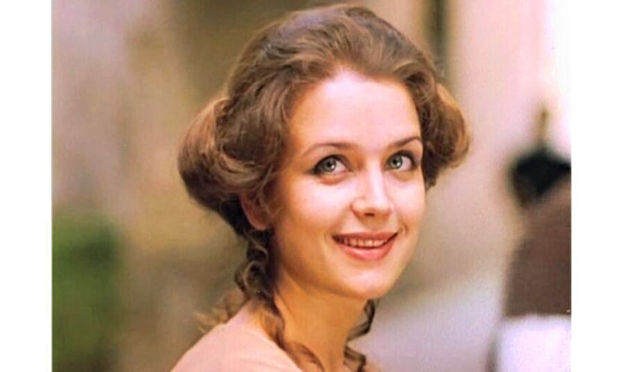 В роли Констанции, в киноленте о трёх мушкетёрах 