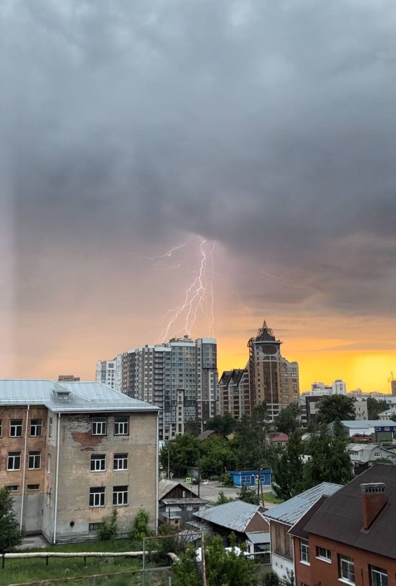   Гроза в Барнауле. Источник: "Толк"