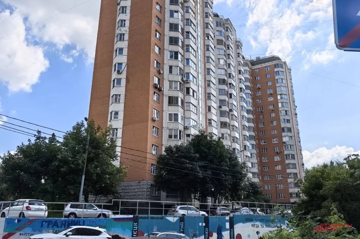    Дом на улице Обручева, где произошло ЧП.