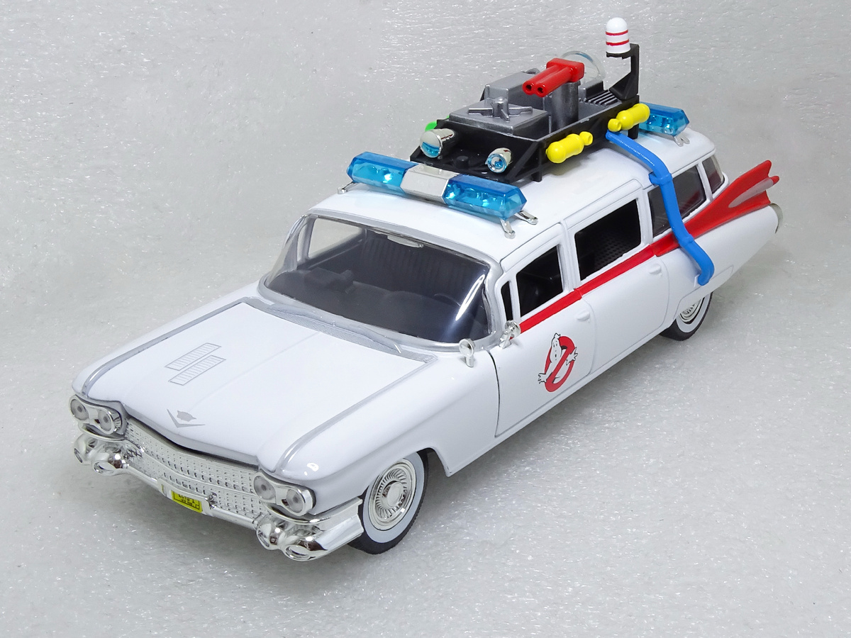 Рис. 1. Модель автомобиля Cadillac Miller-Meteor (Ecto-1) из к/ф «Охотники за привидениями» в масштабе 1:24