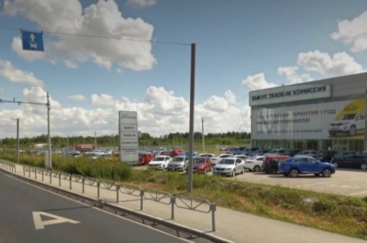    В Перми снесли незаконные конструкции автосалонов на улице Спешилова