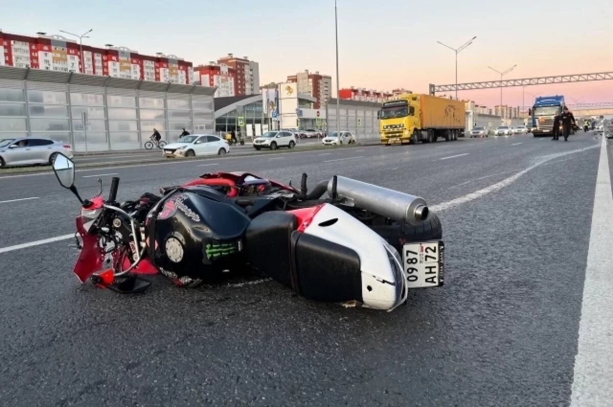    Мотоциклист погиб в ДТП на Федюнинского в Тюмени