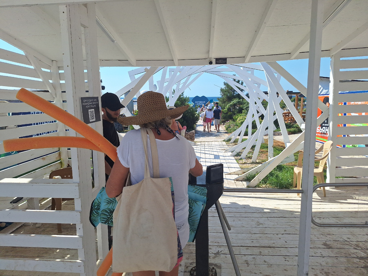 Вход на территорию.