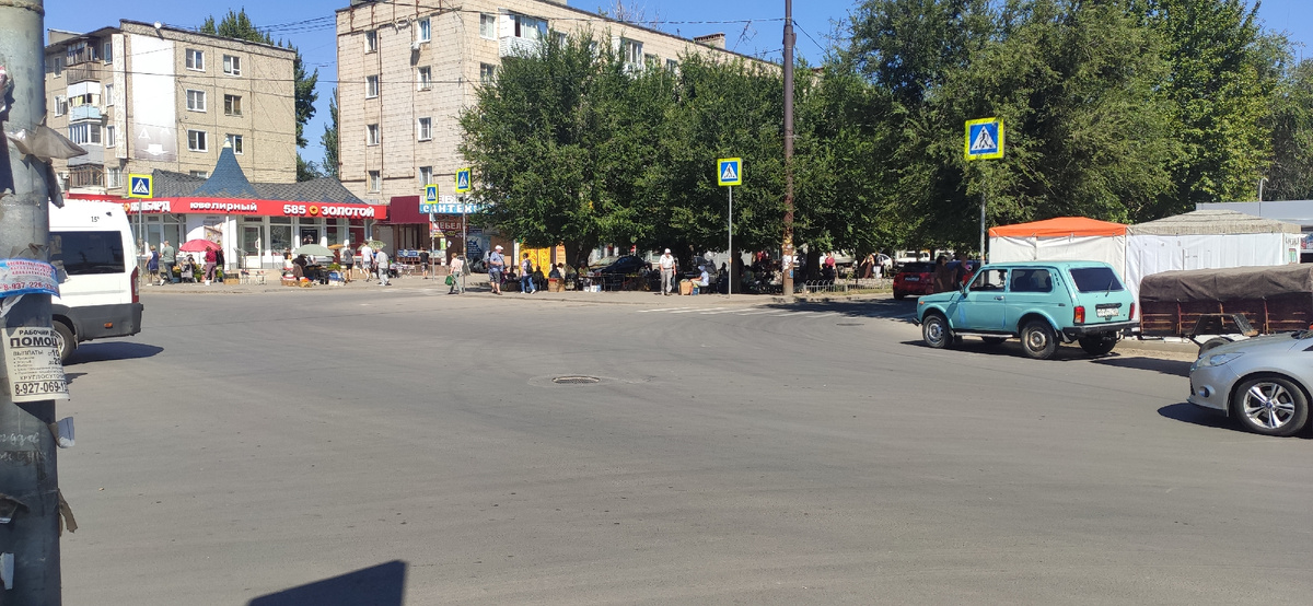 Начинает отсюда