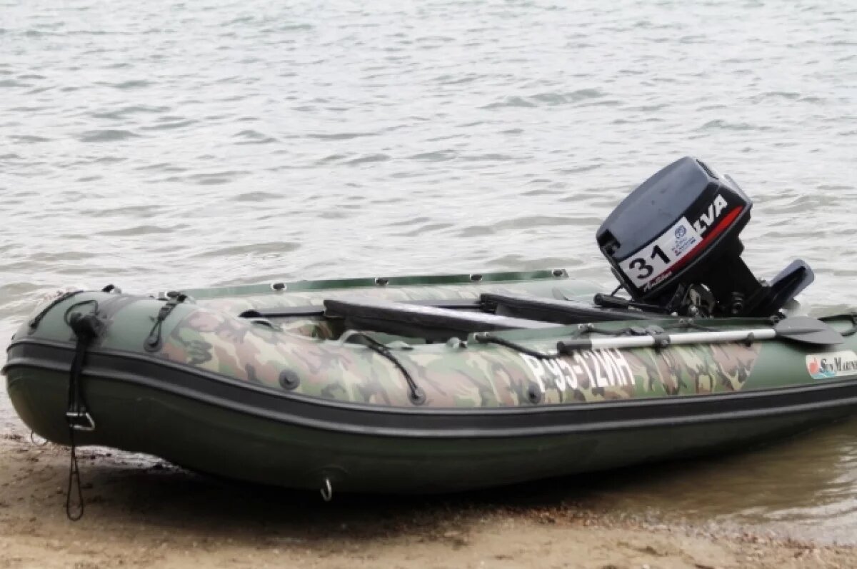    Примерно такую лодку без людей на борту очевидцы заметили, когда она плыла по Енисею в сторону Коммунального моста.