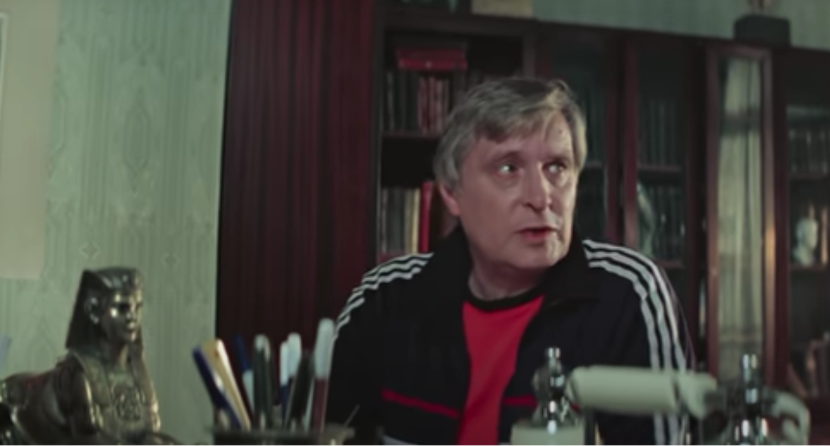 Отец Екатерины профессор Кузнецов. Кадр из фильма "Курьер" Карена Шахназарова