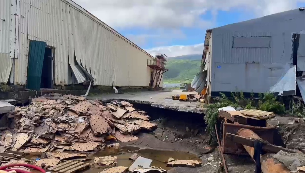 Фото: Северо-Курильск, повреждения на заводе «Алаид» / Александр Овсянников