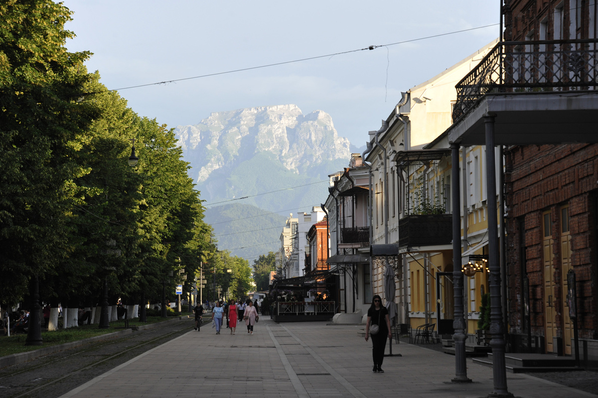 Столовая гора. Вид из Владикавказа.