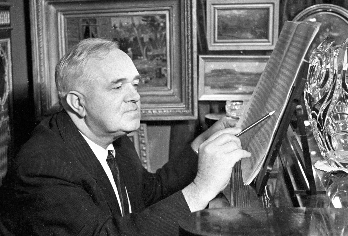    В 1929 году Борис Александров окончил Московскую консерваторию, где учился у Сергея Василенко и Рейнгольда Глиэра. С 1933 по 1941 год он сам работал в консерватории преподавателем инструментовки и чтения симфонических партитур / РИА Новости / В. Козлов