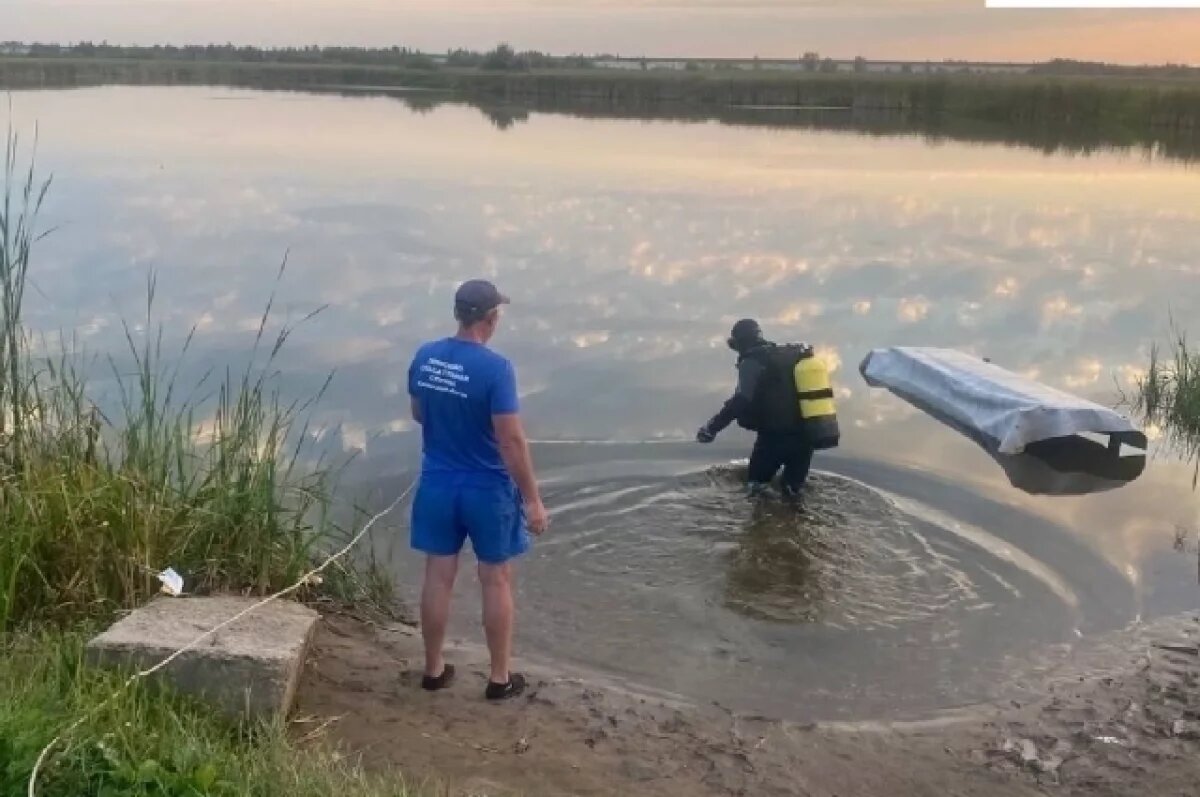    Под Самарой на глазах отдыхающих в озере Тростяное утонул мужчина