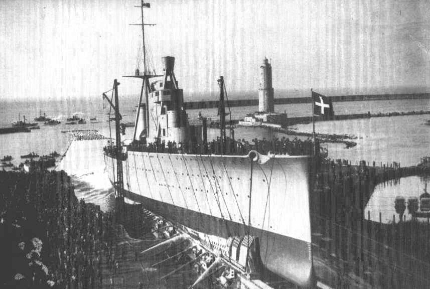 Спуск на воду крейсера "Пола"