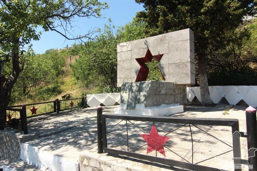 Вечная слава и вечная память неизвестным советским солдатам, павшим в борьбе с немецко-фашистскими захватчиками при освобождении Крыма 1944 года