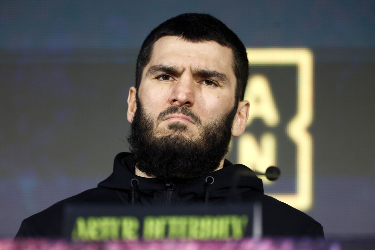 Артур Бетербиев