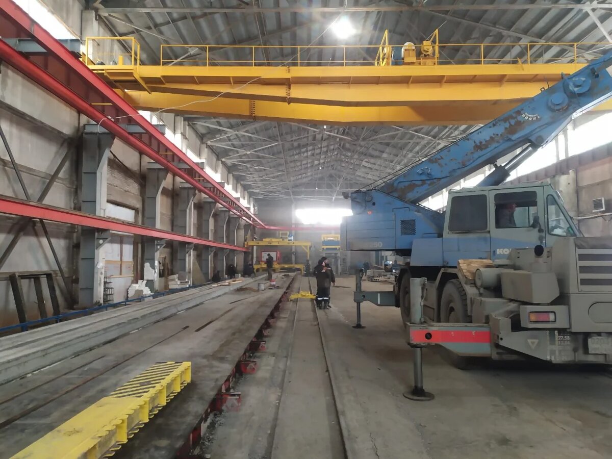 Монтаж двухбалочного мостового крана производства ООО ПК "Крантехмаш"