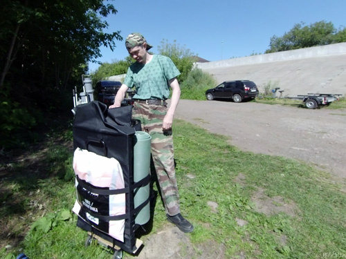 На берегу Волги с собранной лодкой