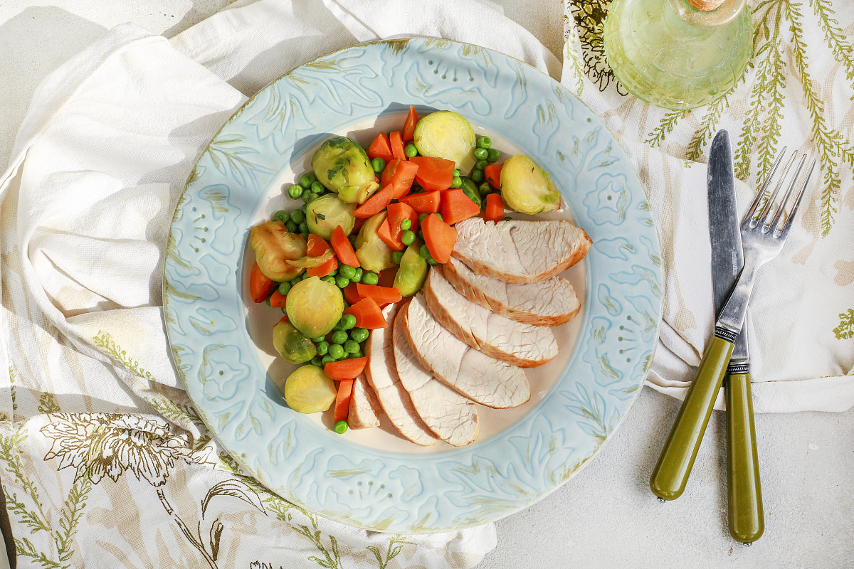 Филе индейки «Летнее настроение» с миксом зеленых овощей и морковью