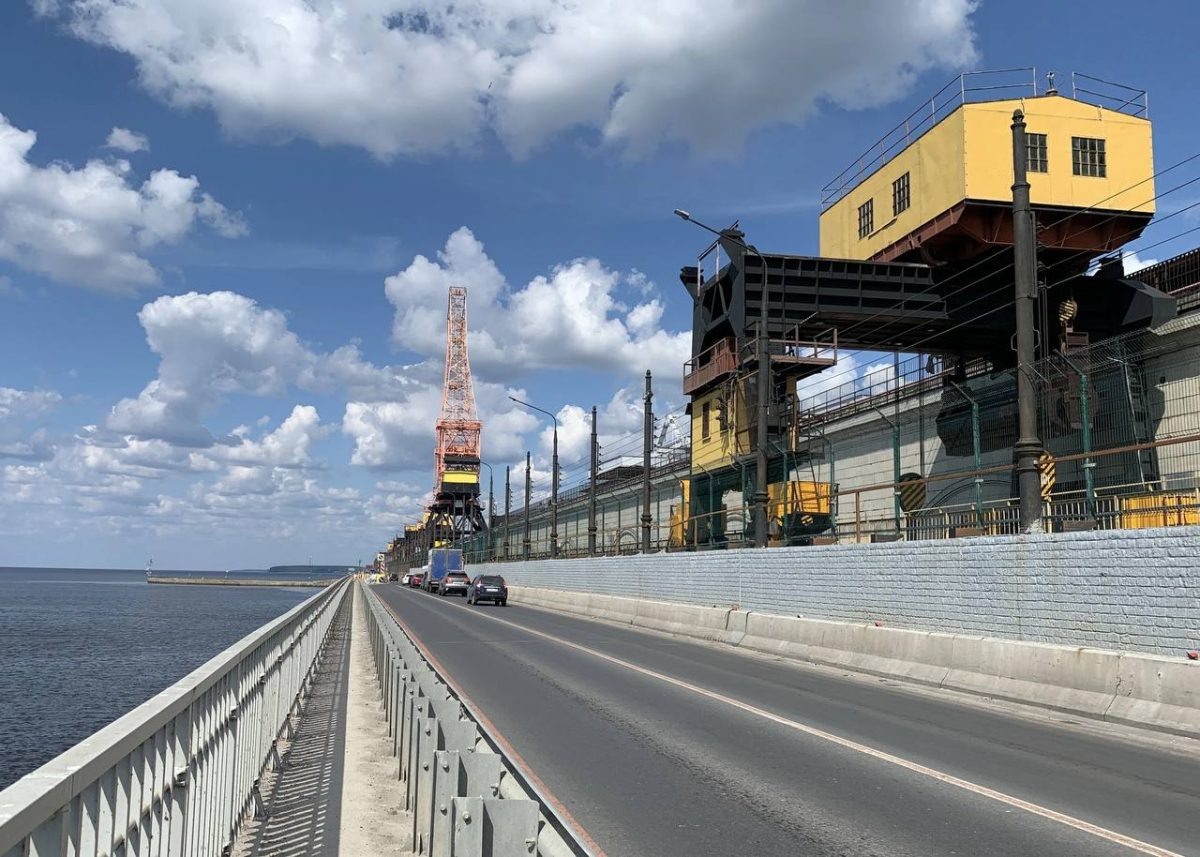    С 2023 года на дамбе проходит ремонт переправы