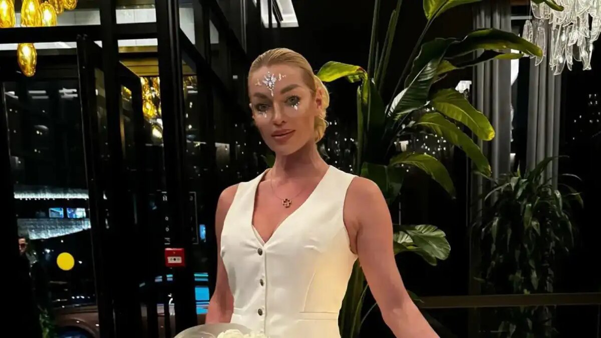    Балерина Анастасия Волочкова.