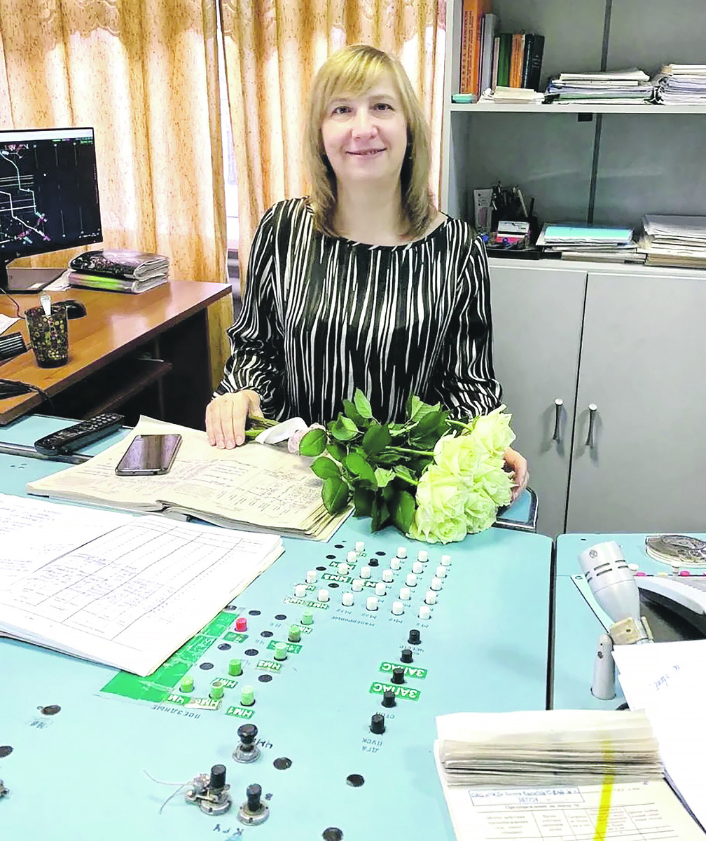 Любовь Ходорева на рабочем месте, которое сейчас  занимают ее дочери.